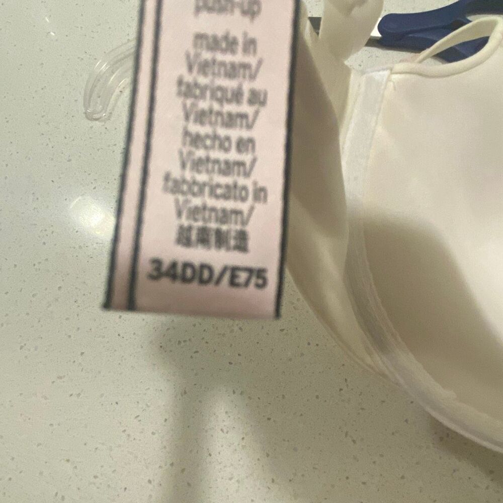 Victoria’s Secret bra, body by Victoria push-up bra size 34DD - Picture 9 of 9